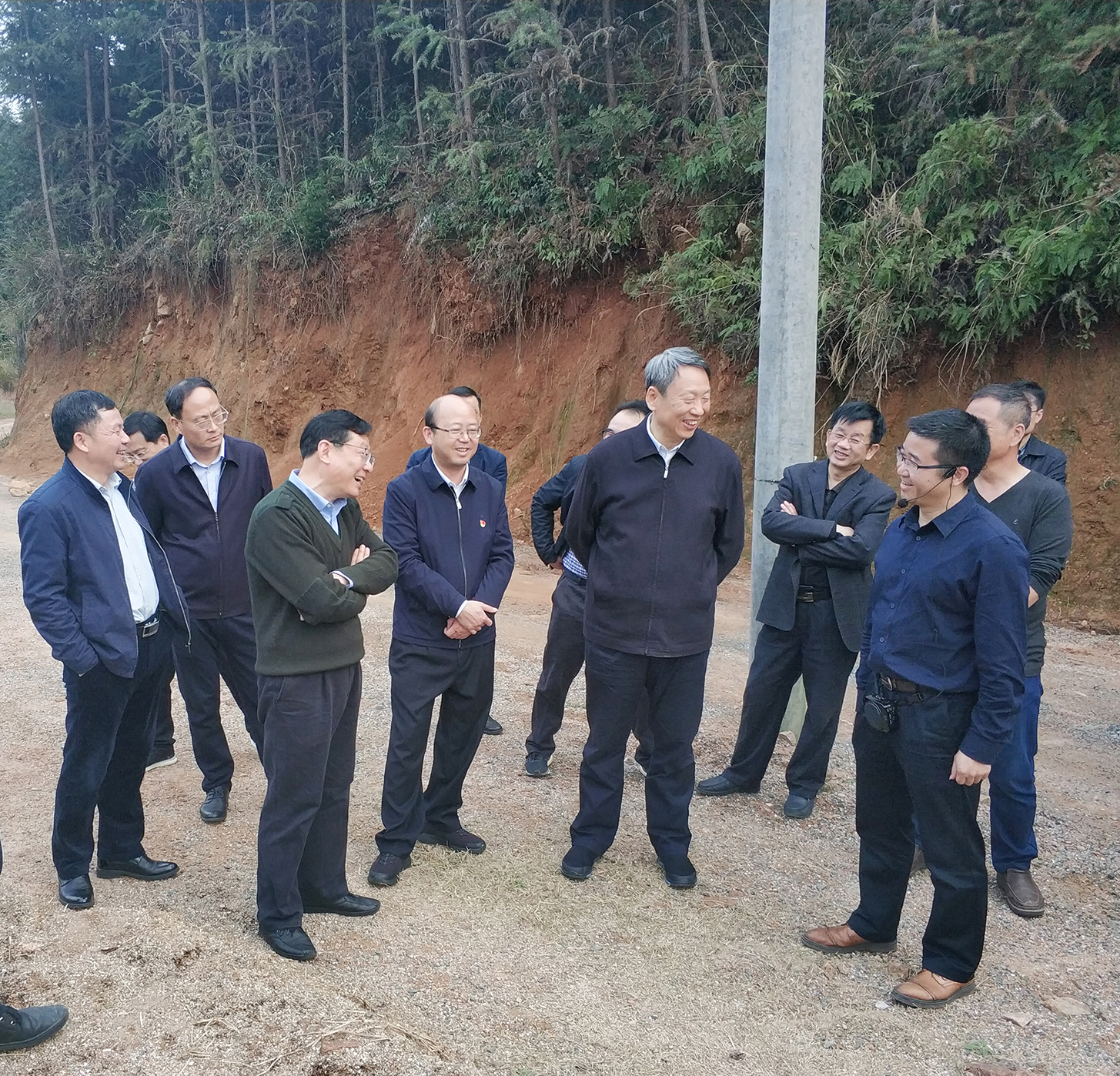 1575963180651647.jpg 江西省政協(xié)副主席劉衛(wèi)平考察調(diào)研我司定南項(xiàng)目.jpg