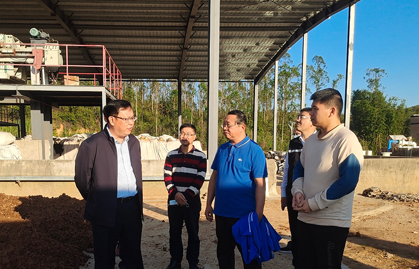 英德市委副書記、代市長林明曉一行蒞臨挺進(jìn)環(huán)保英德門洞溪稀土尾水治理項(xiàng)目調(diào)研