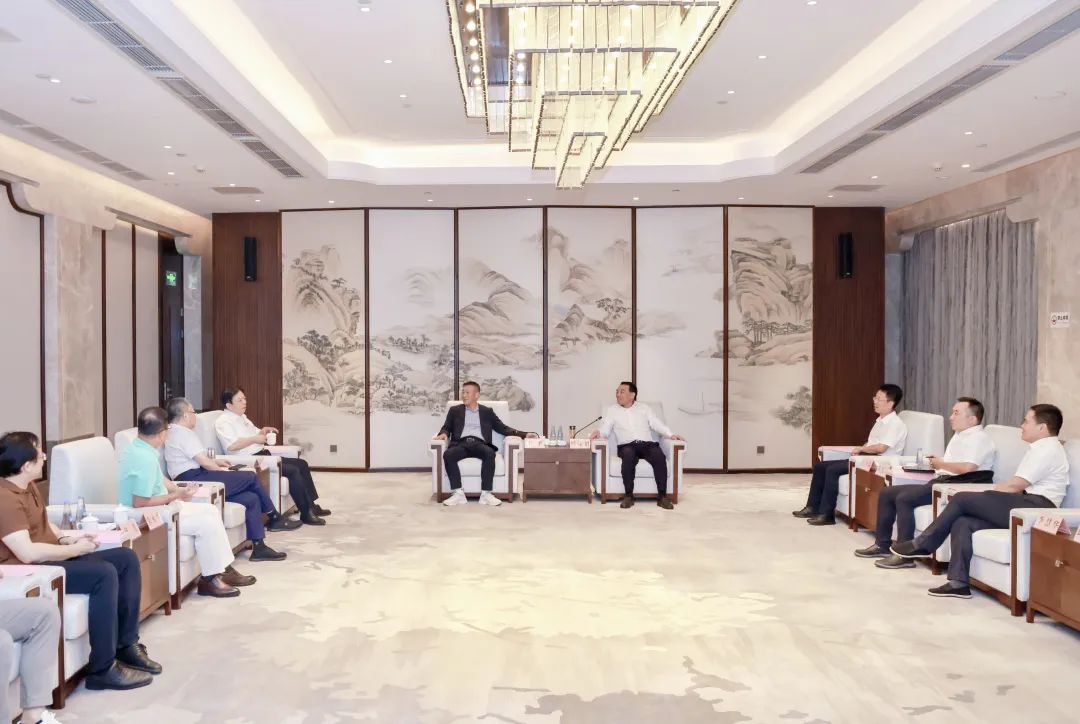 江西省萍鄉市委副書記、市長熊運浪會見天高集團李平總裁一行